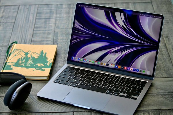 Comment garantir une compatibilité maximale des périphériques USB-C sur un MacBook Air M2 ?